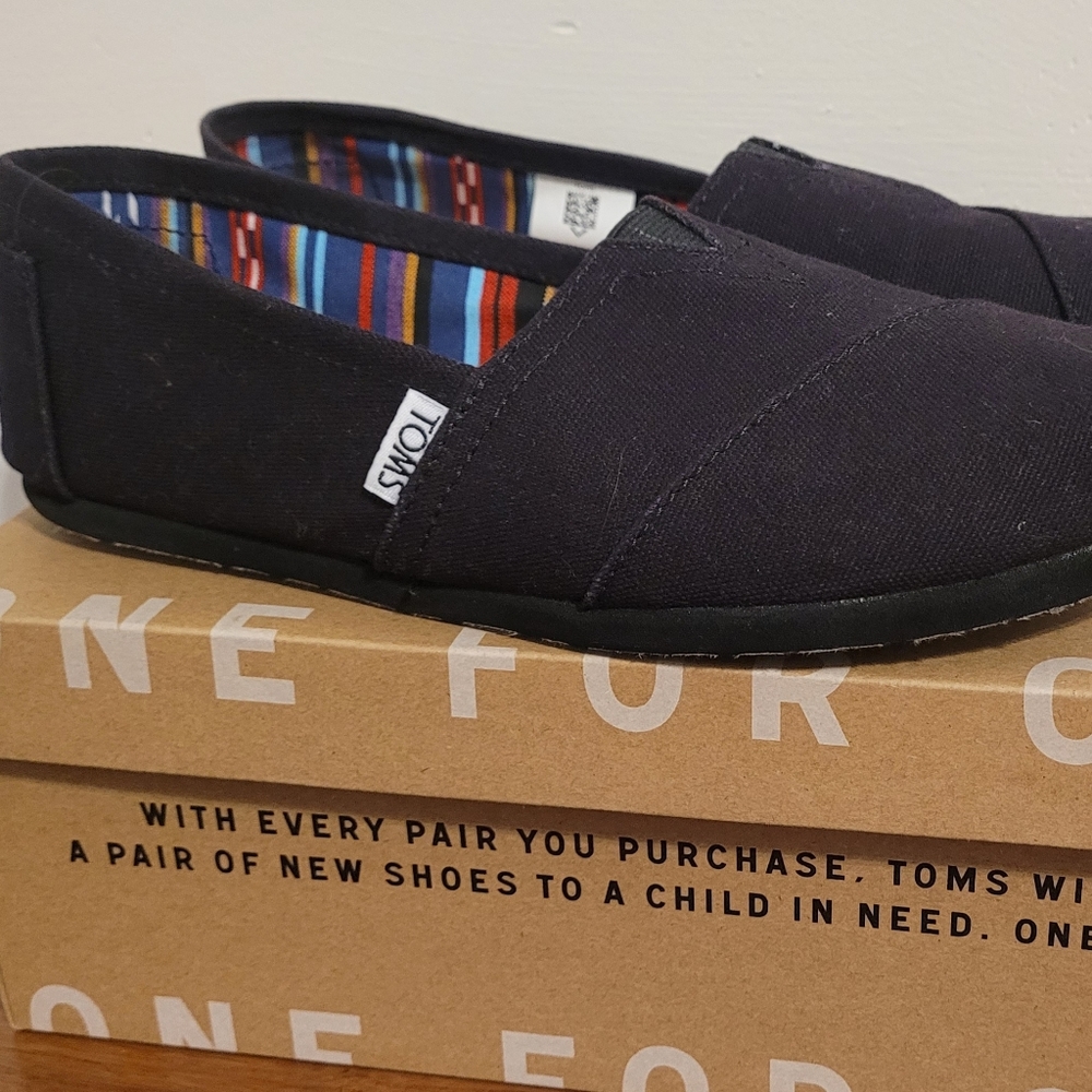✨️Toms: Classic, Color: Black on Black, Size: 7.5, Canvas✨️